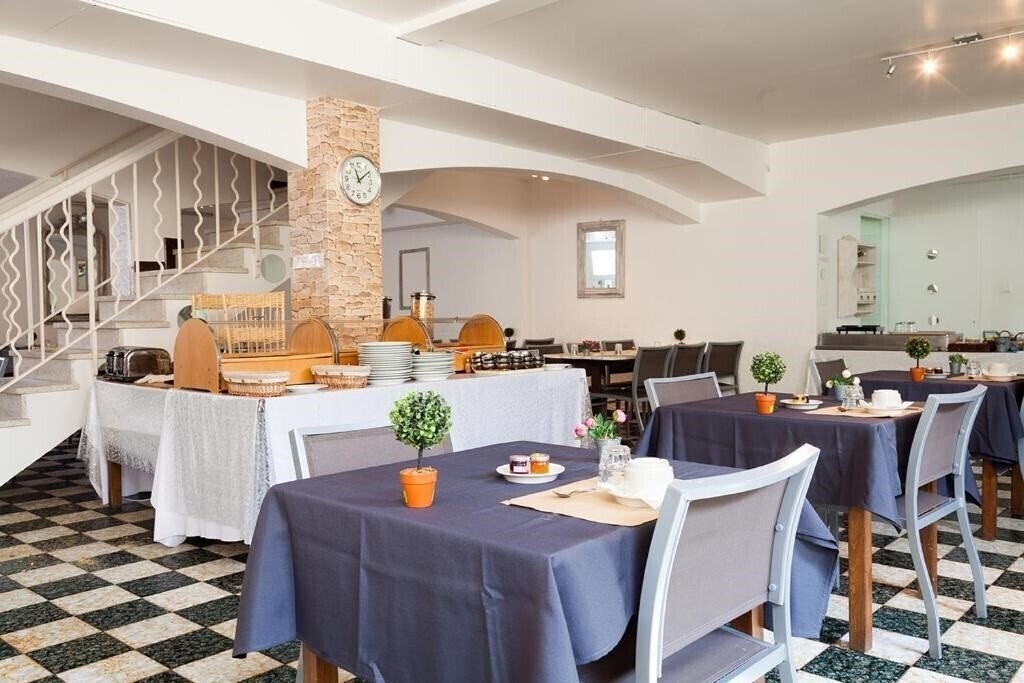 Вид Le Petit Manoir 3*