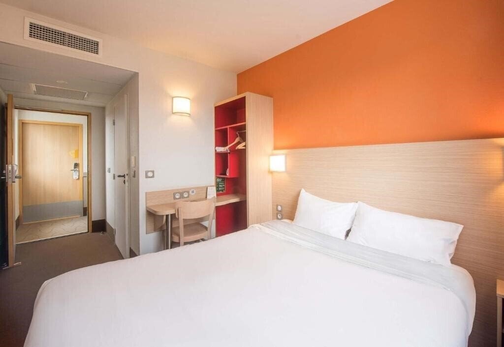 Територія B&B Hotel Gap 2*