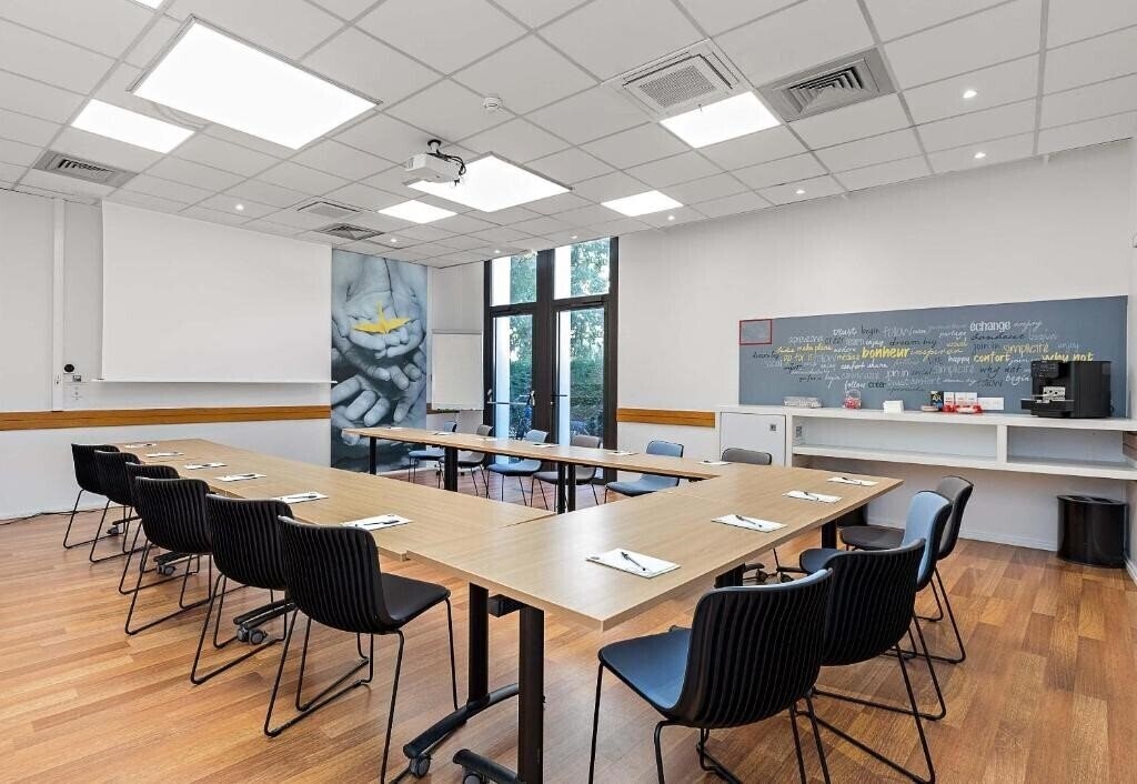 Територія B&B Hotel Rouen Centre Rive Droite 3*