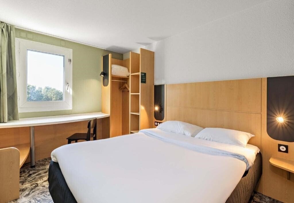 Панорама B&B Hotel Rouen Centre Rive Droite 3*