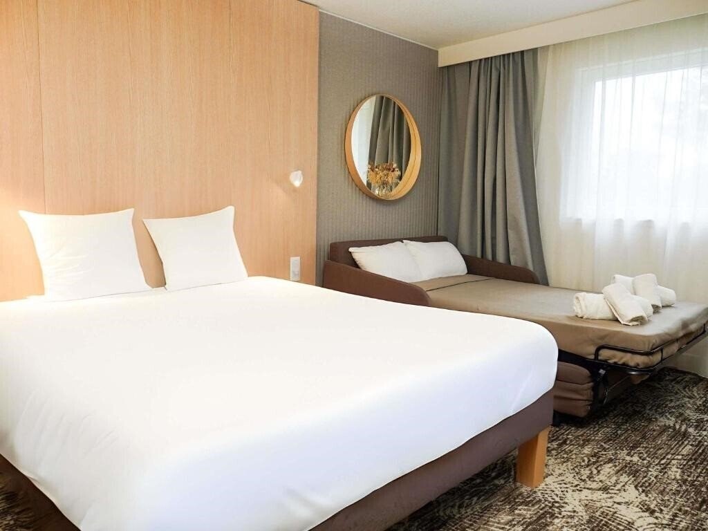 Территория Novotel Rouen Sud Zenith Parc Expo 4*