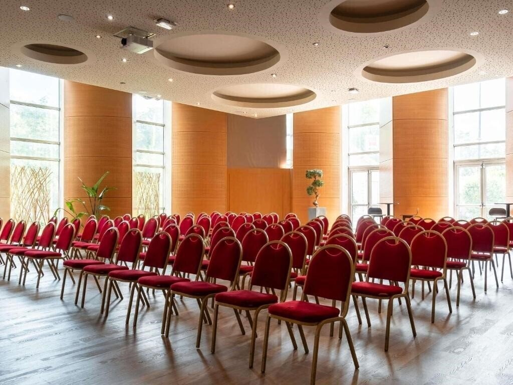 Вид Mercure Rouen Centre Champ-De-Mars 4*
