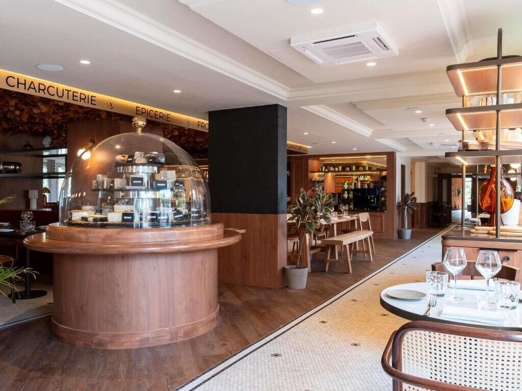 Панорама Mercure Rouen Centre Champ-De-Mars 4*