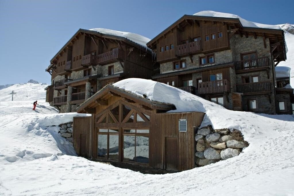 Територія Les Suites Du Montana 4*