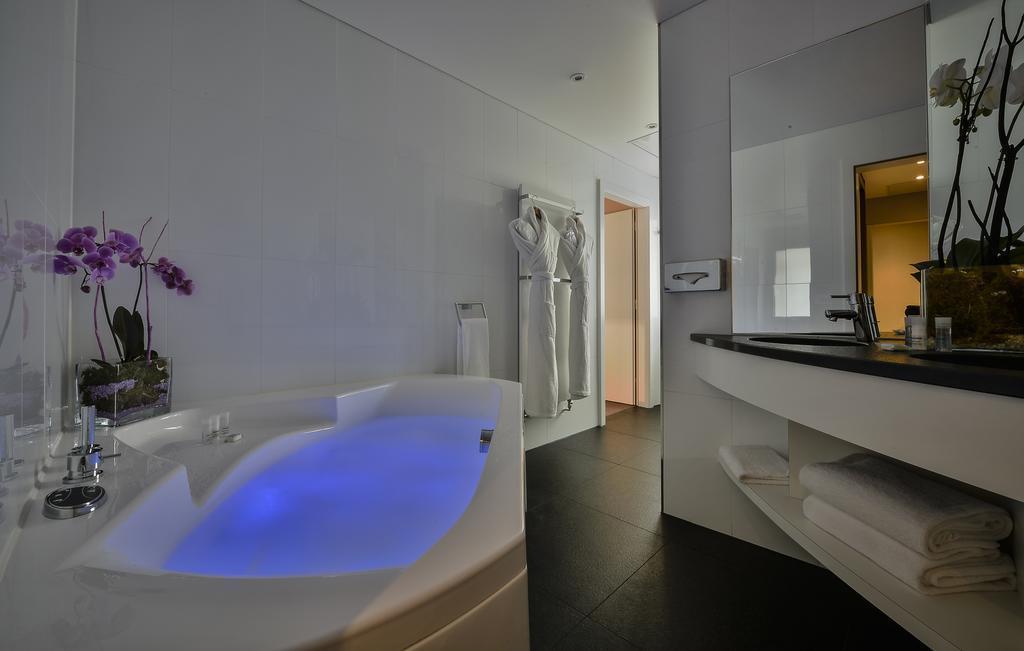 Вид Maison Rouge 4*