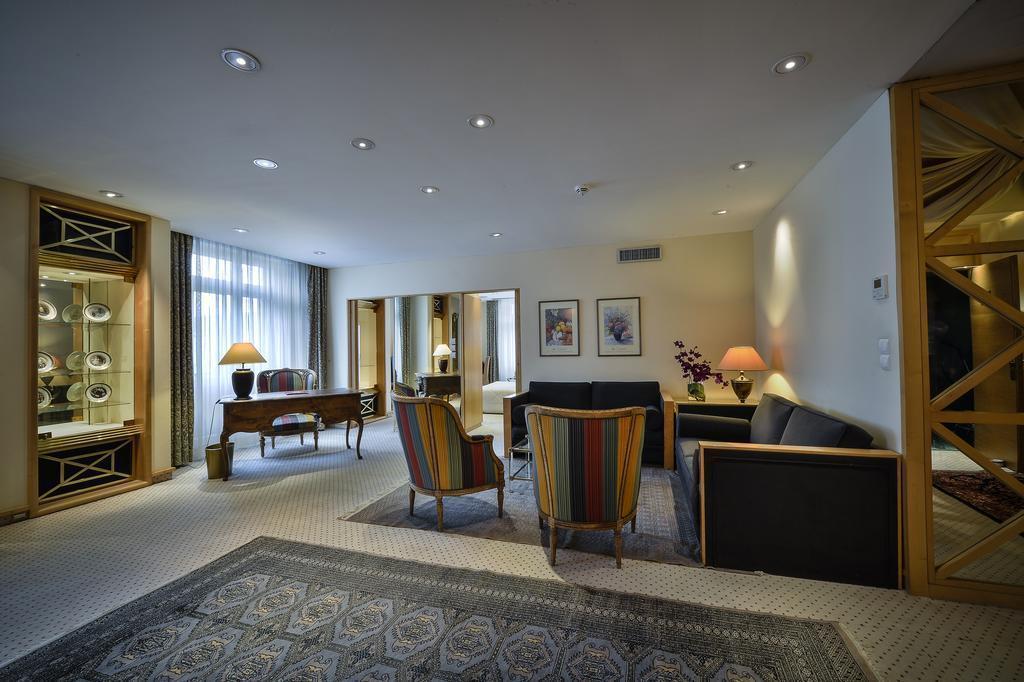 Апартаменты Maison Rouge 4*