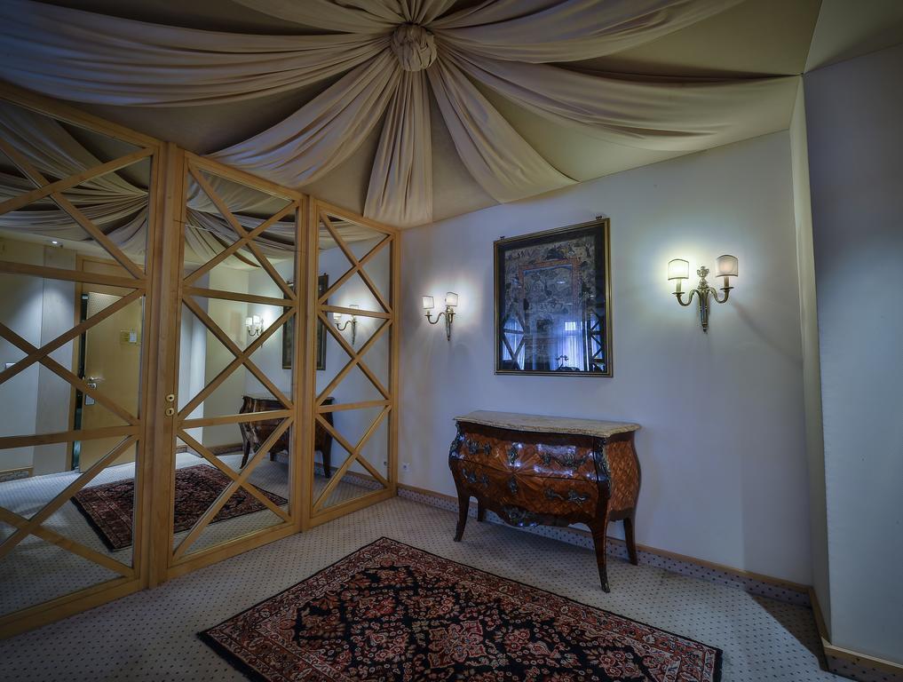 Панорама Maison Rouge 4*