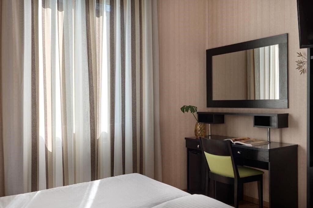 Отель Delphi Art Hotel 3*