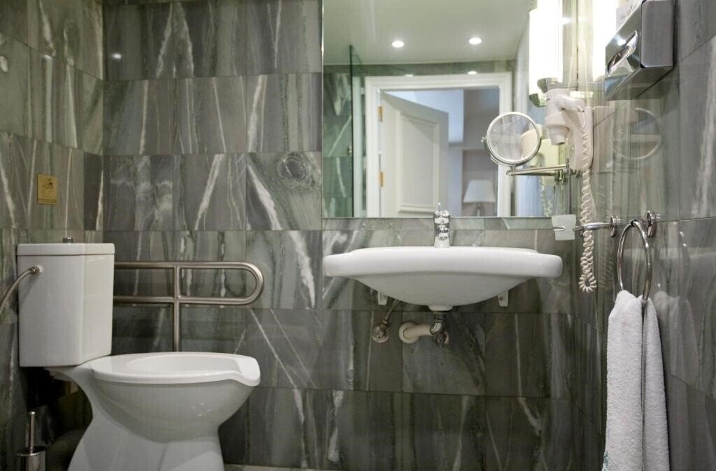 Апартаменти Hera Athens 4*