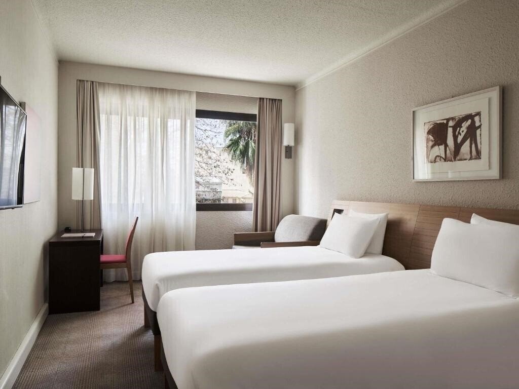 Территория Novotel Athenes 4*