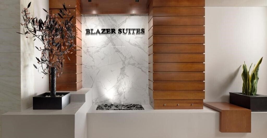 Панорама Blazer Suites 4*