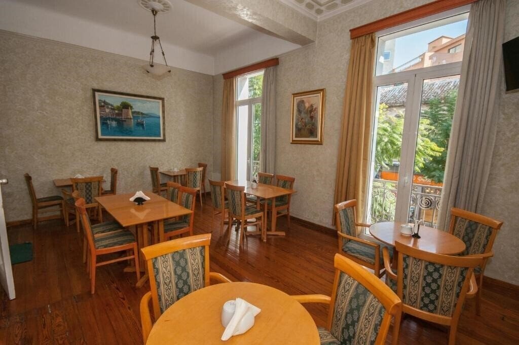 Фото Cecil Hotel 2*