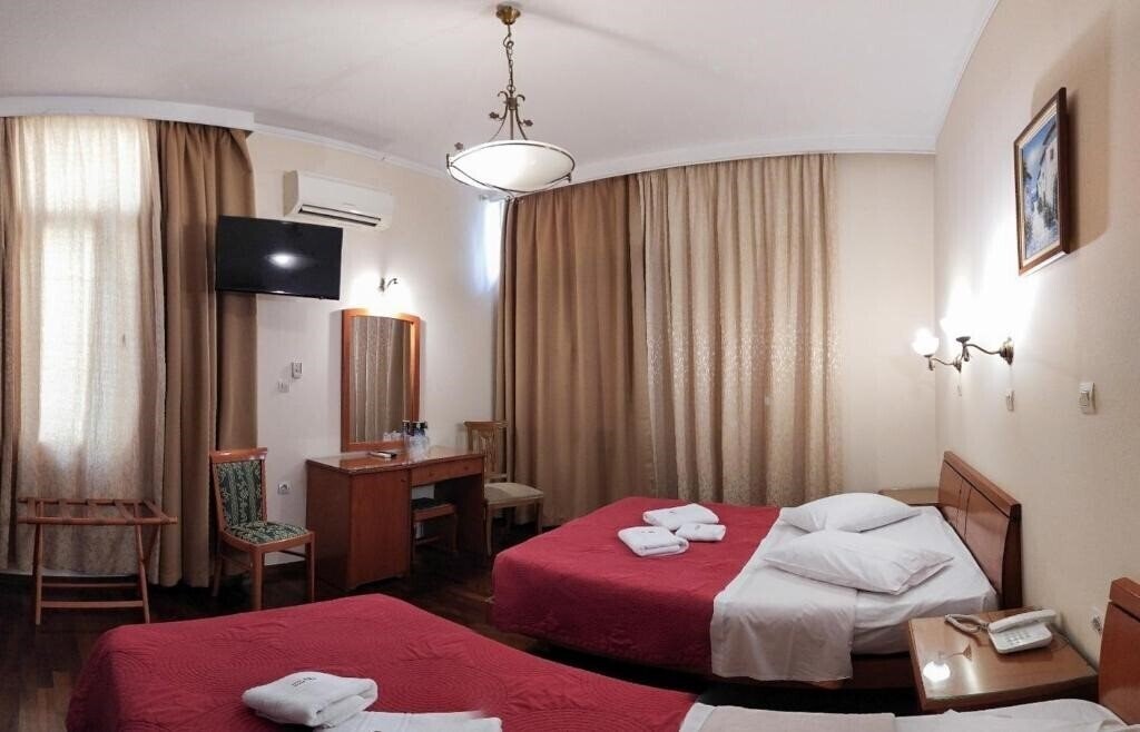 Территория Cecil Hotel 2*