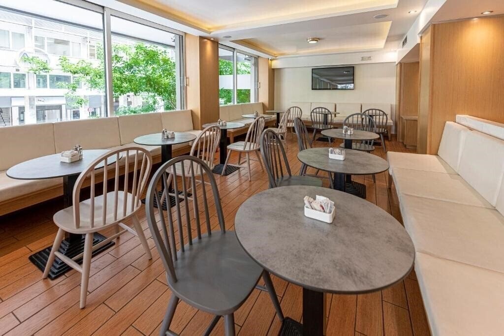 Панорама Parnon 3*