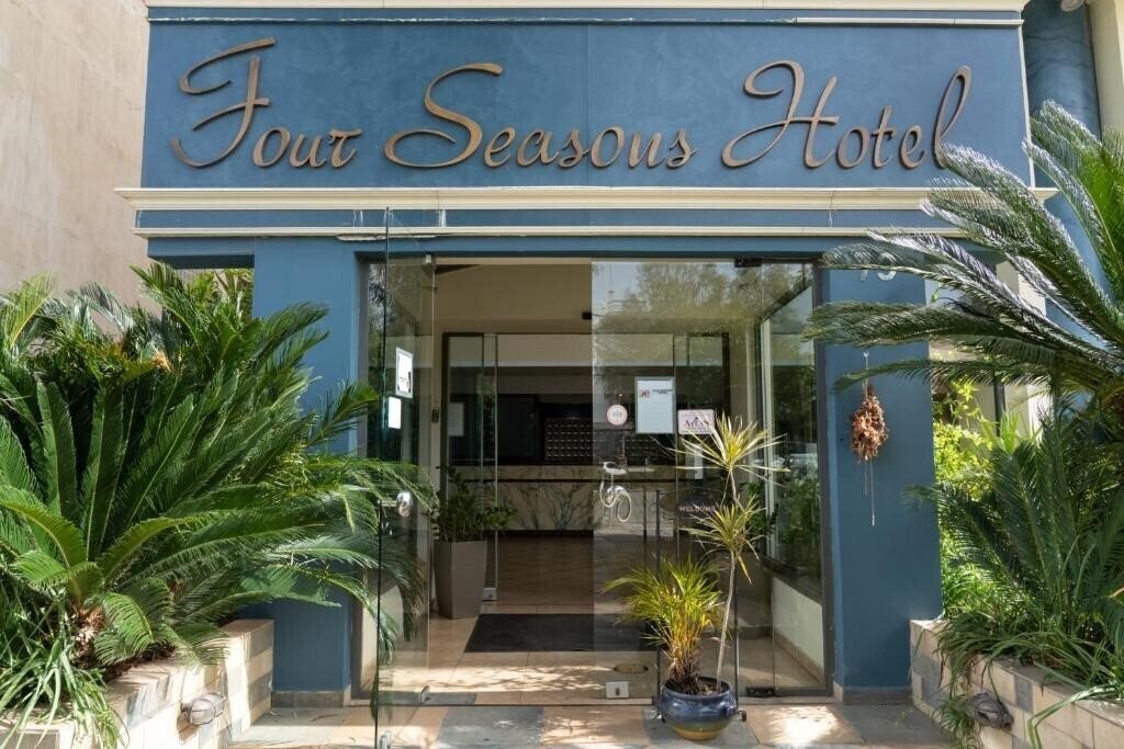 Территория Four Seasons Hotel Glyfada 3*