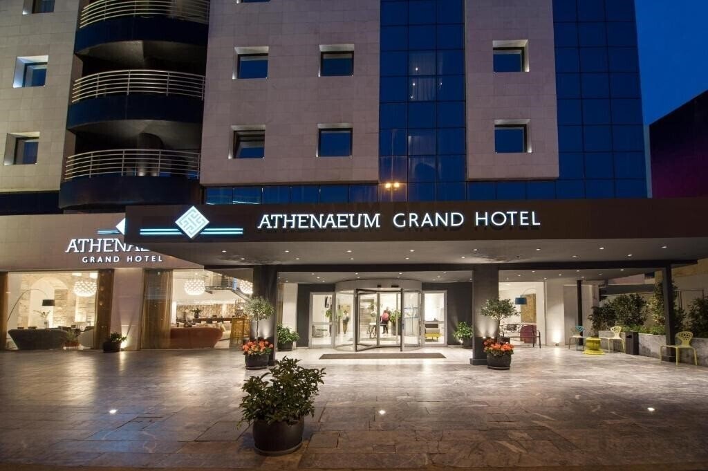 Территория Athenaeum Grand Hotel 3*