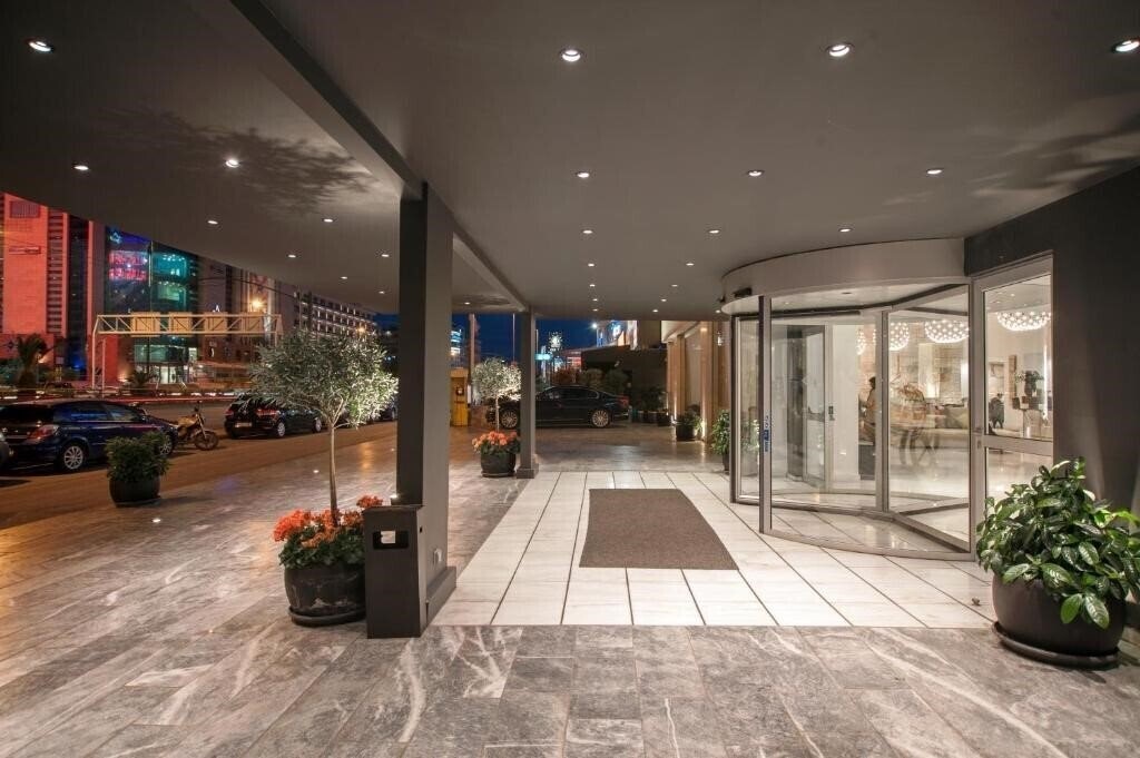 Панорама Athenaeum Grand Hotel 3*