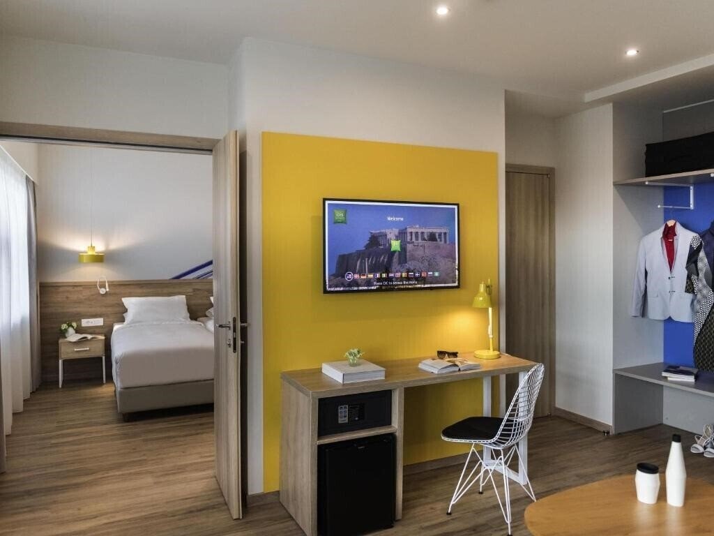 Апартаменти Ibis Styles Athens Routes 4*