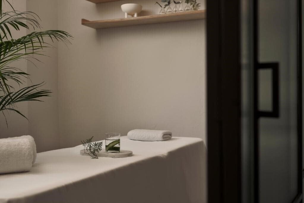 Територія The Newel Metaxourgeio 4*