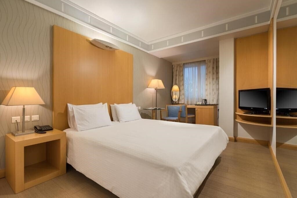 Територія Central Athens Hotel 3*