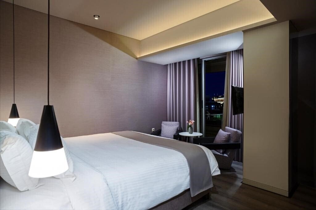 Панорама Lozenge Hotel 4*