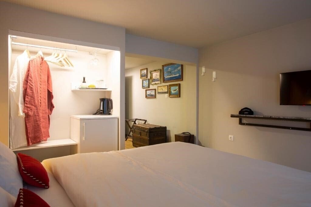 Апартаменти The Frogs Guesthouse 4*