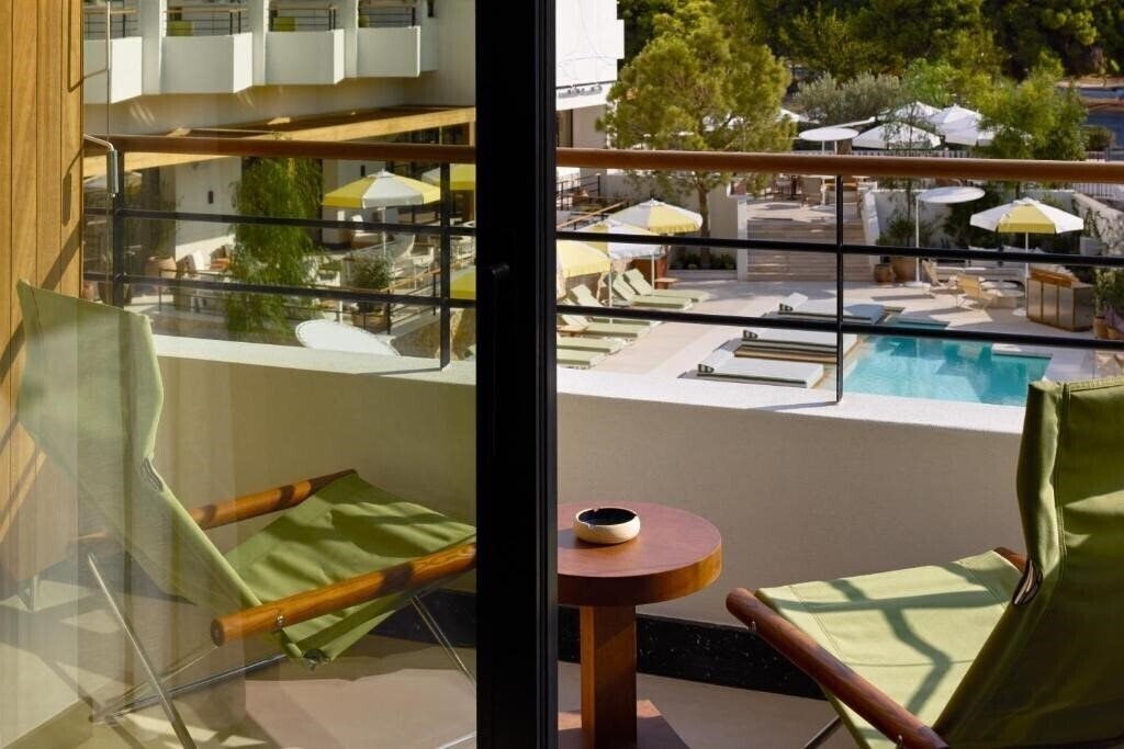 Территория Ace Hotel & Swim Club Athens 5*