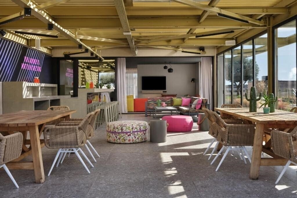 Изображение Moxy Athens City 4*