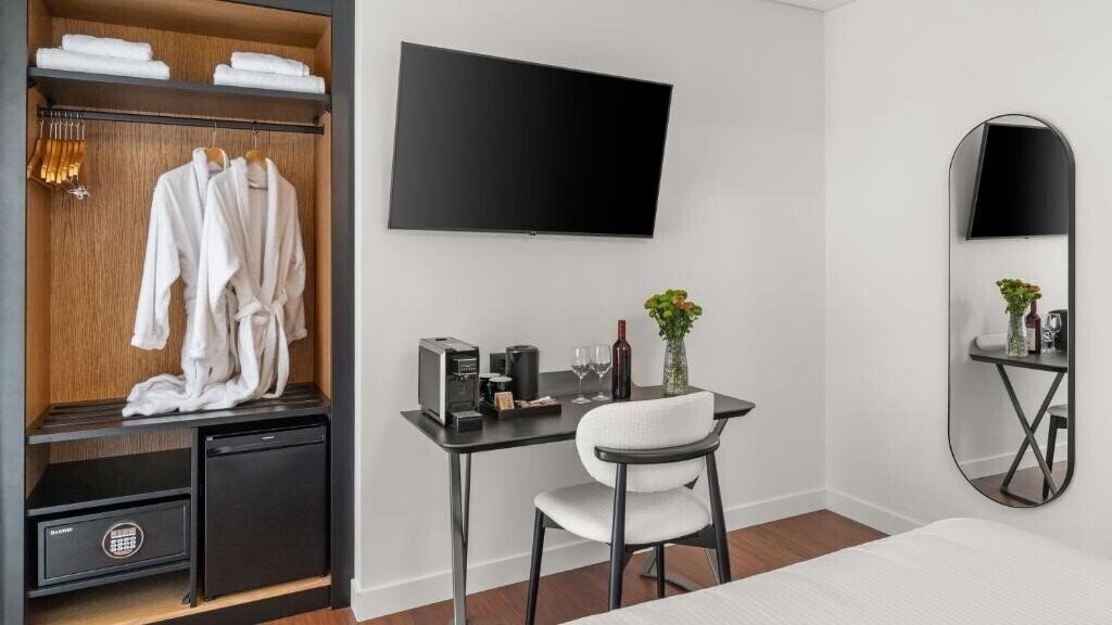 Апартаменти The Athenaeum 5*