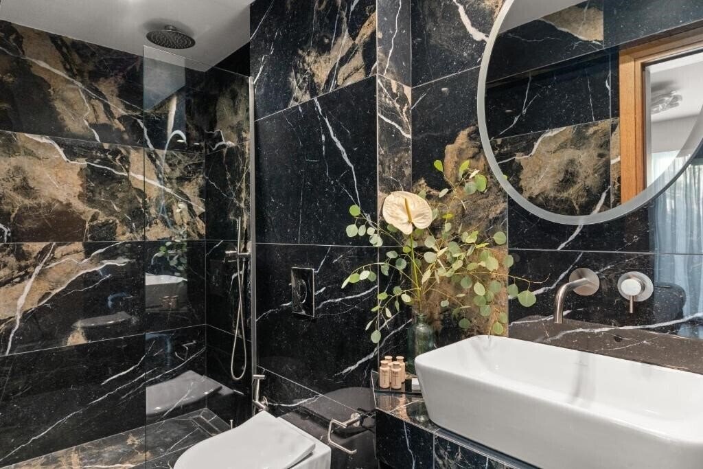 Готель The Athenaeum 5*