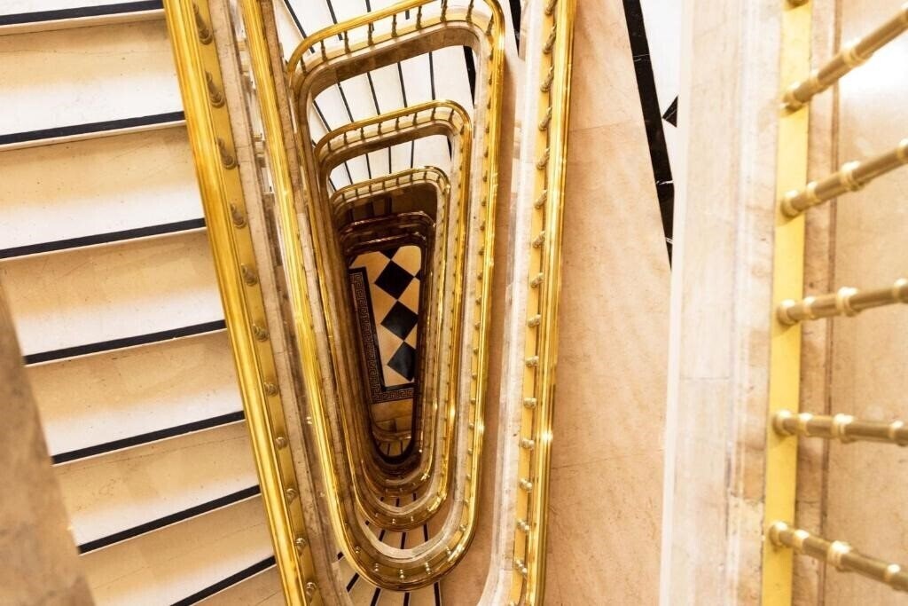 Апартаменти Grande Bretagne 5*