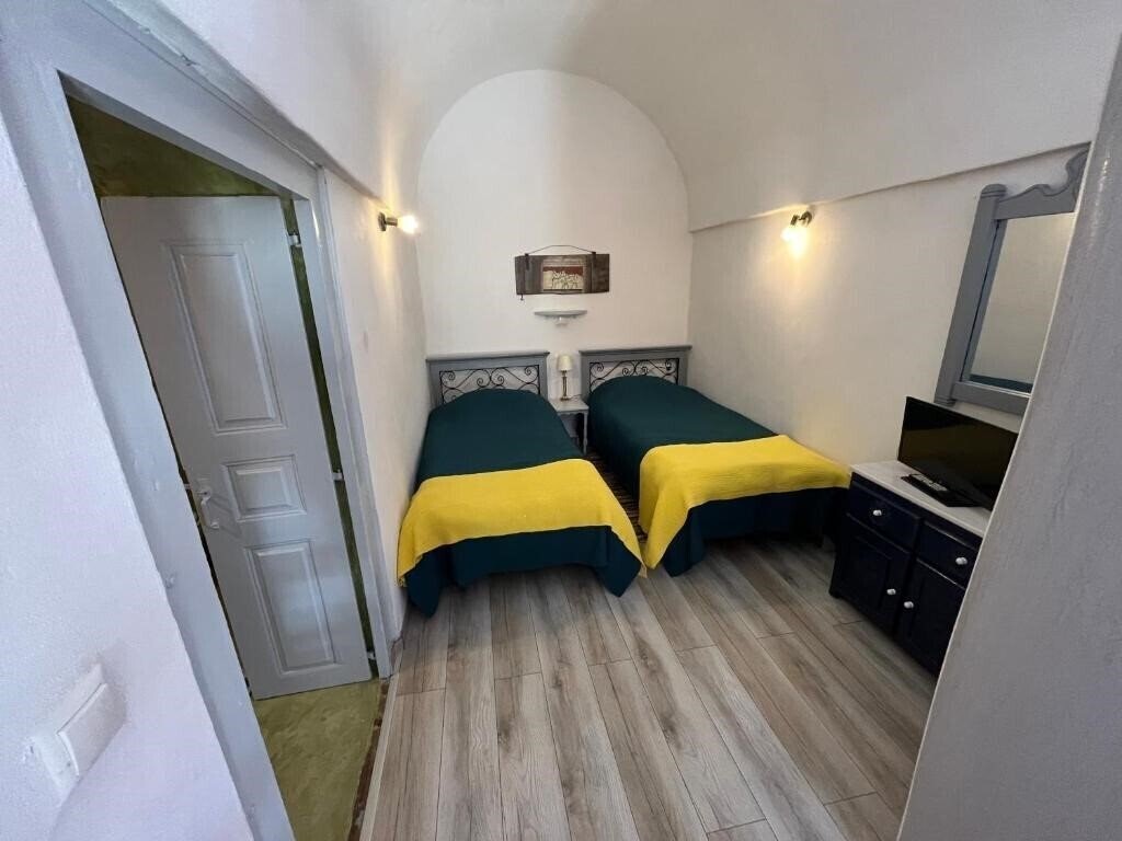 Апартаменти Emmantina Beach 4*