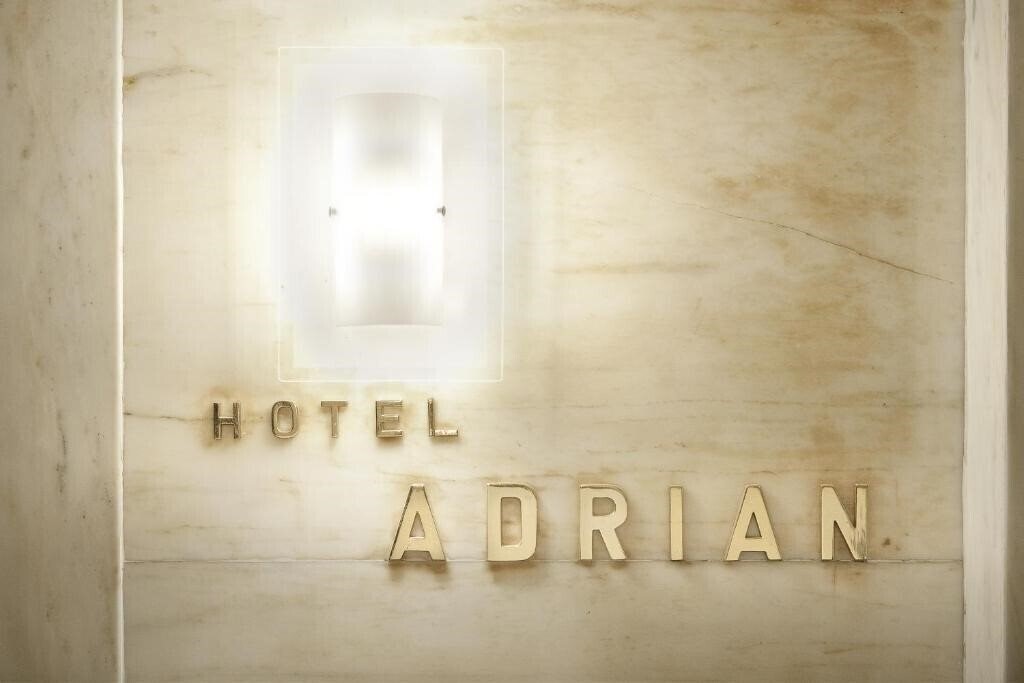 Территория Adrian Hotel 3*