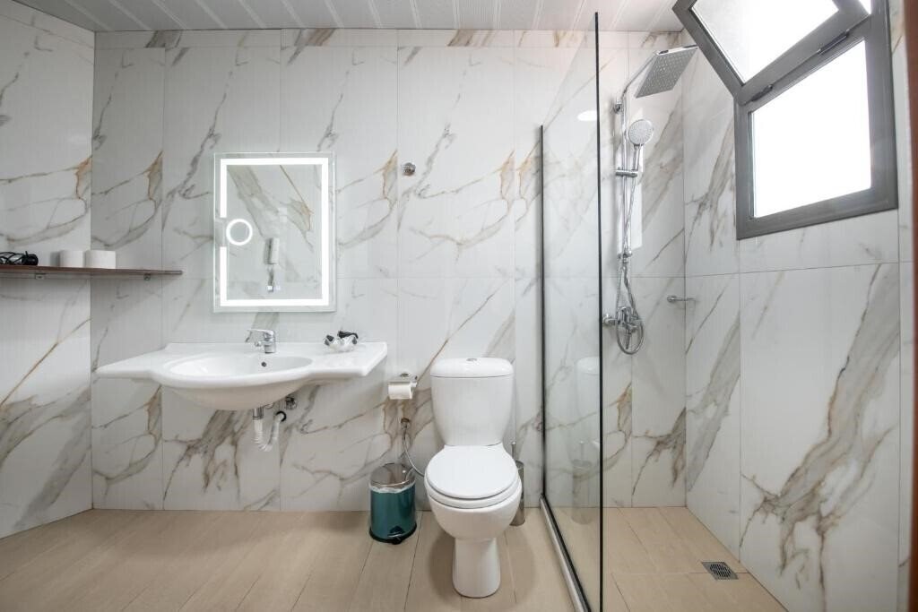 Фото Golden City Hotel 3*