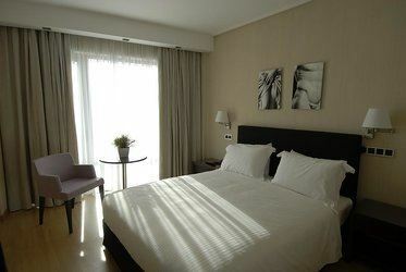 Территория The Athens Gate Hotel 4*
