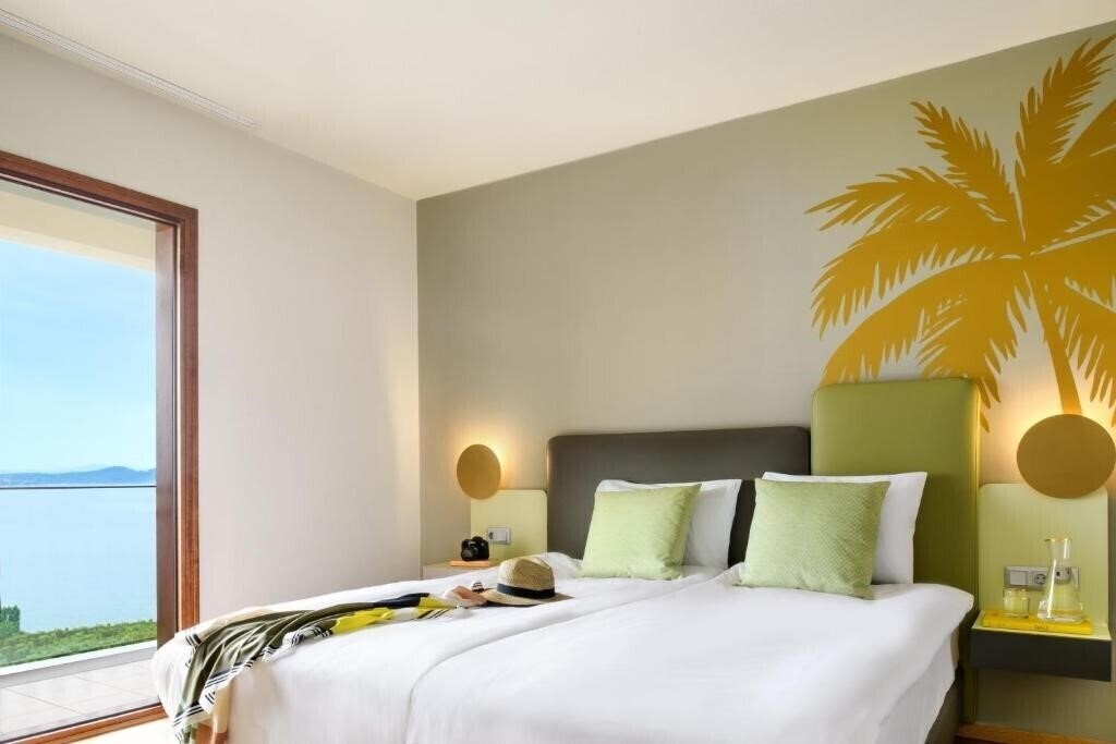 Территория Akrathos Beach Hotel 4*