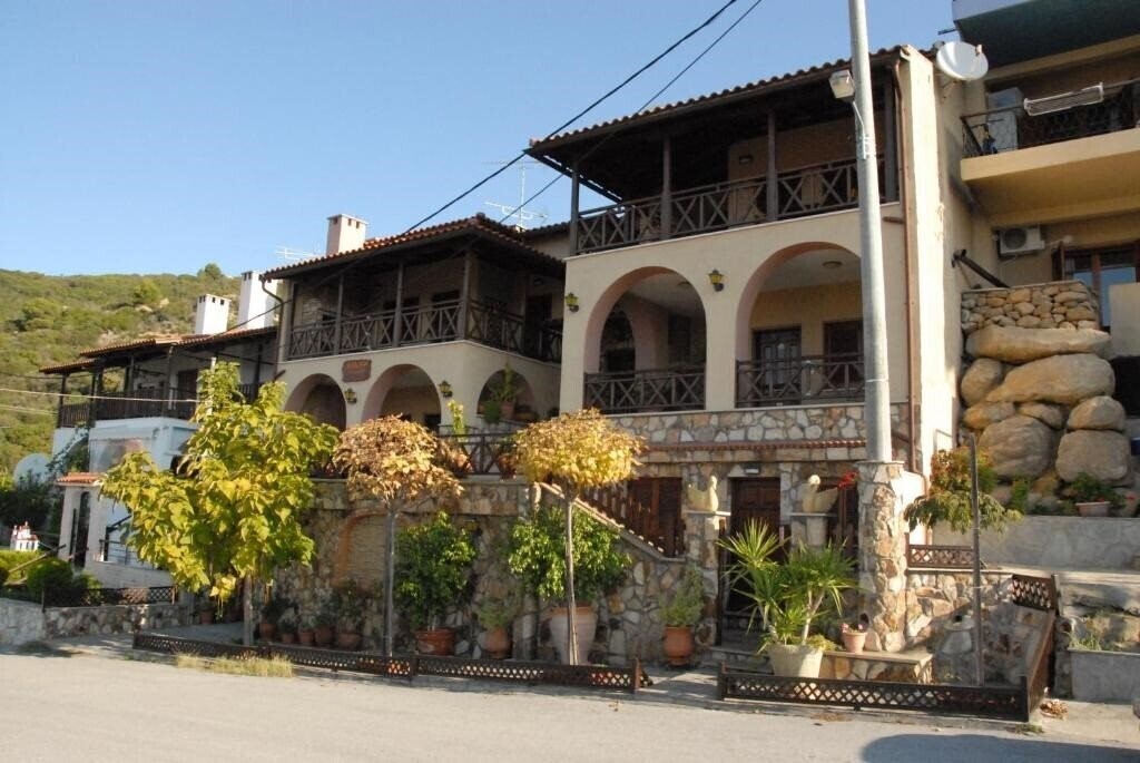 Готель Dioni Studios & Apartments апартаменты