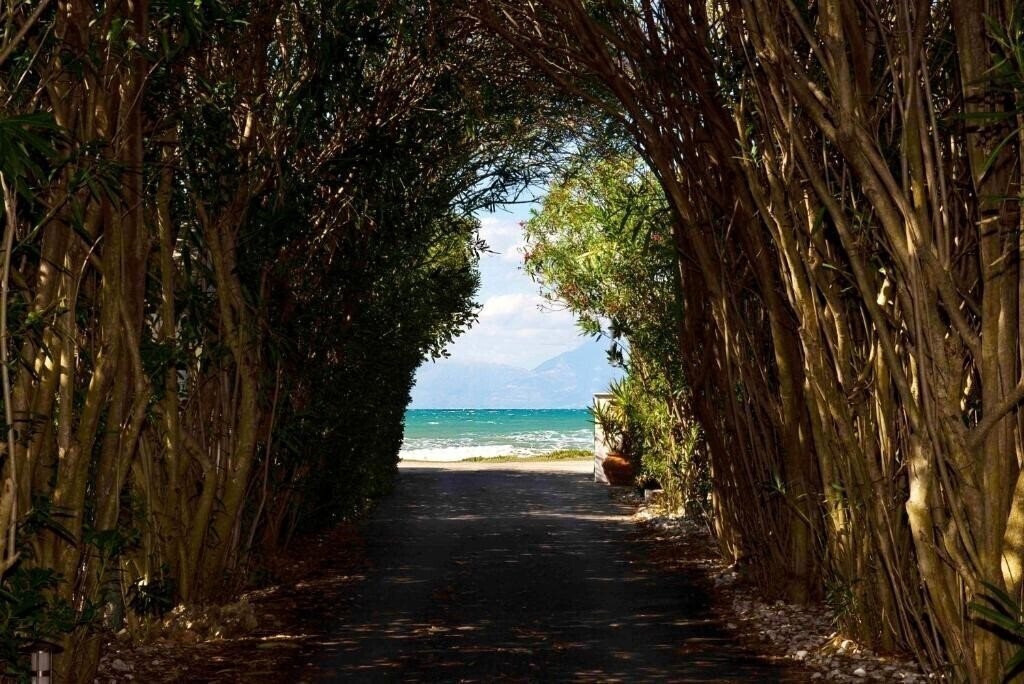 Апартаменты Alexandra On The Beach 4*