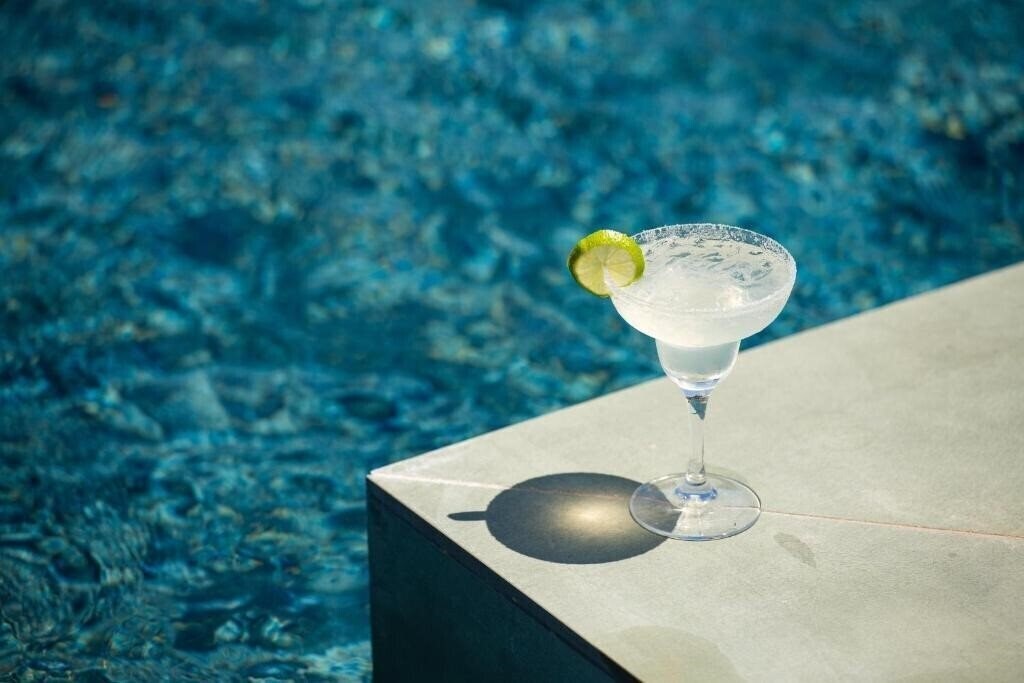 Территория The Noverian Bios Santorini Hotel 5*