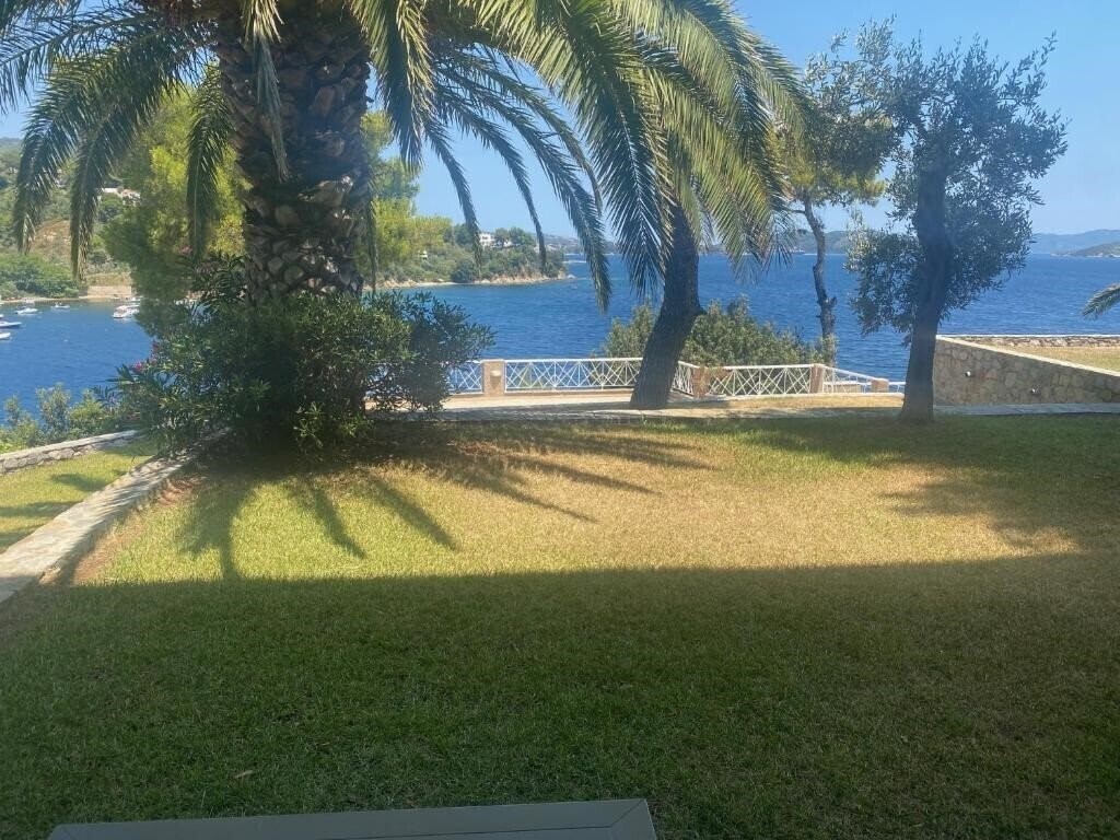 Вид Cape Kanapitsa Hotel & Suites 2*