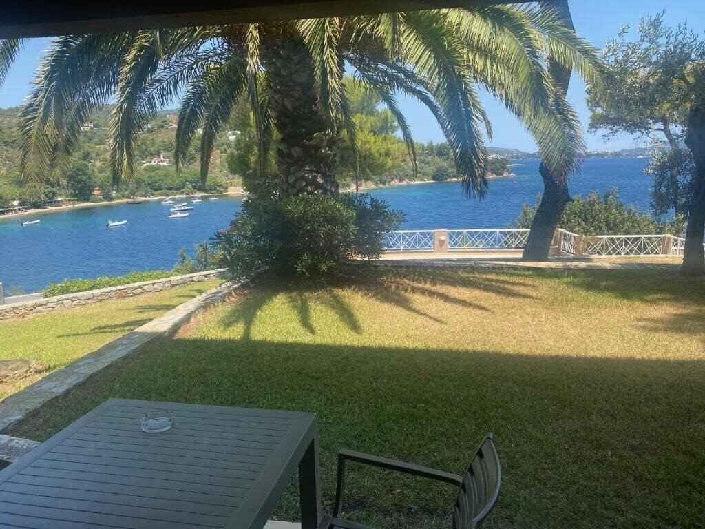 Территория Cape Kanapitsa Hotel & Suites 2*