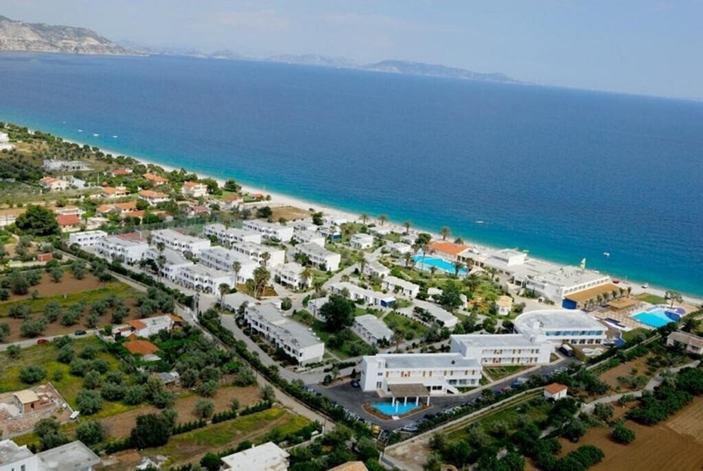 Панорама Kinetta Beach Resort & SPA 4*