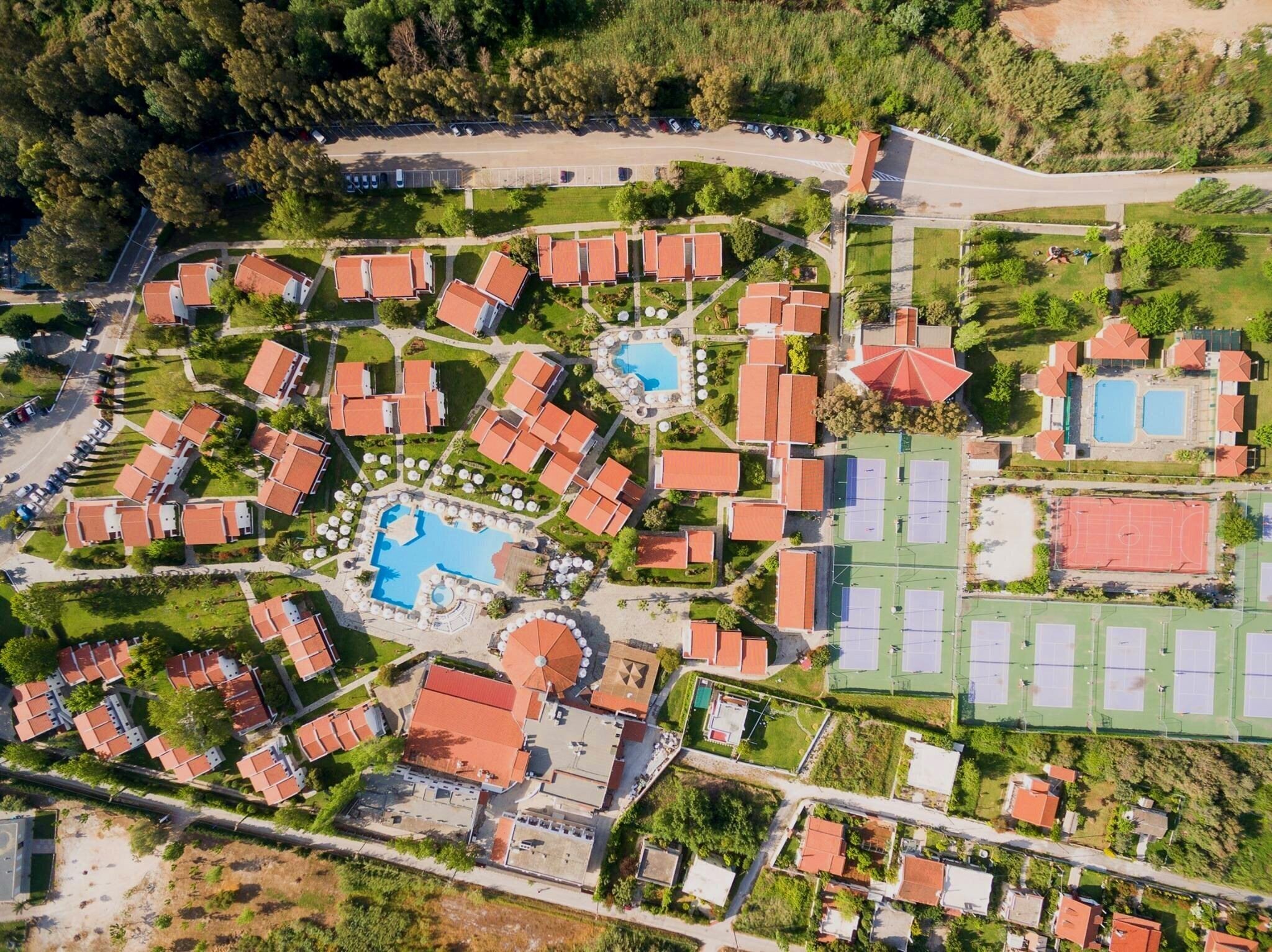 Готель Golden Coast Hotel & Bungalows 4*