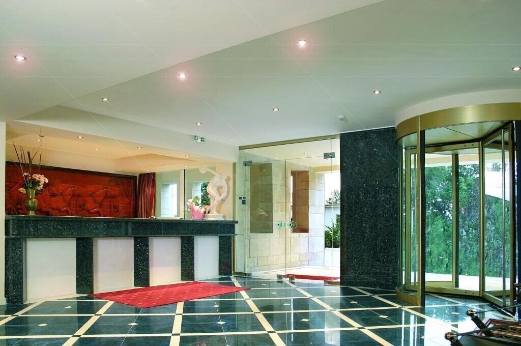 Територія Dolphin Resort Hotel 3*