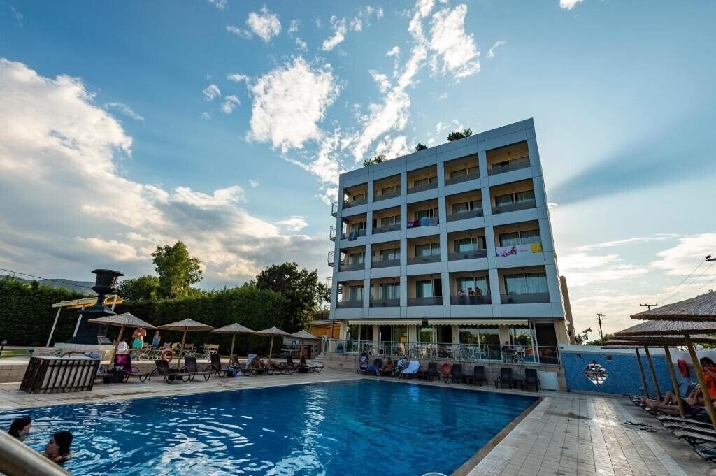 Апартаменти Dolphin Resort Hotel 3*