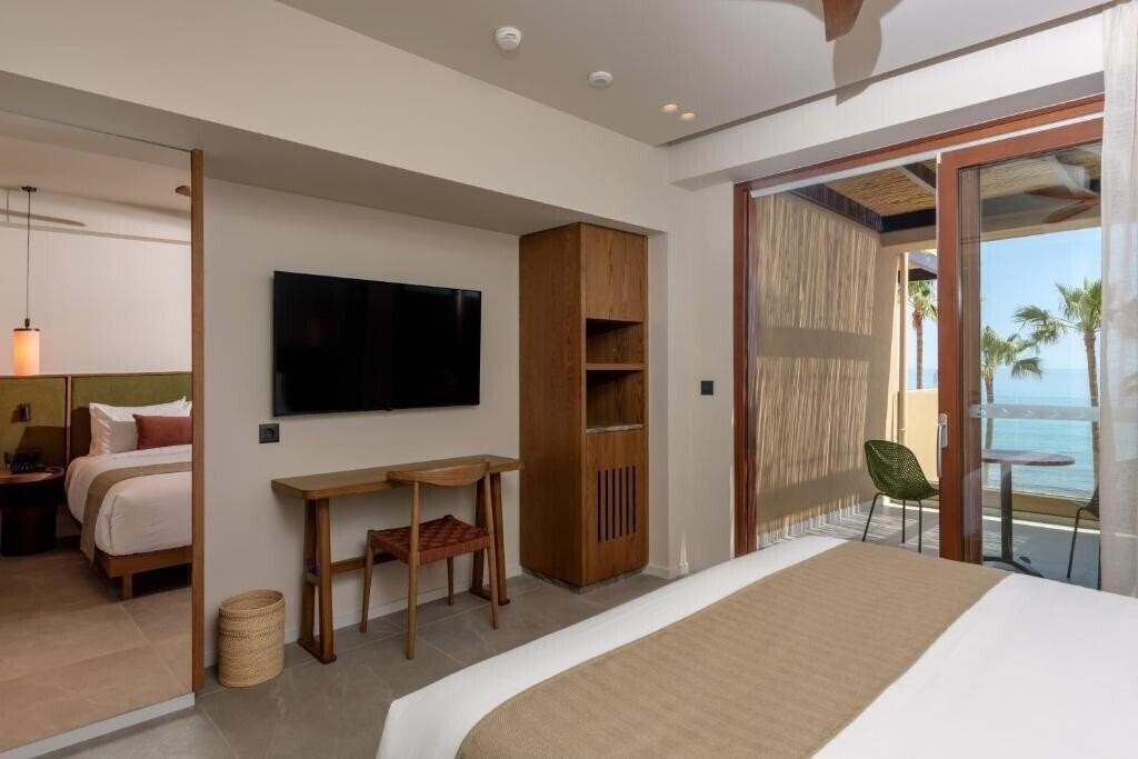 Вид Hotel Blue Sea Beach Affiliated by Melia (ex. Blue Sea Beach Stalida, Zeus Hotels Blue Sea Beach, Sentido Blue Sea Beach) 5*