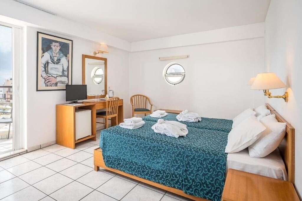 Фотографія Heronissos 4*