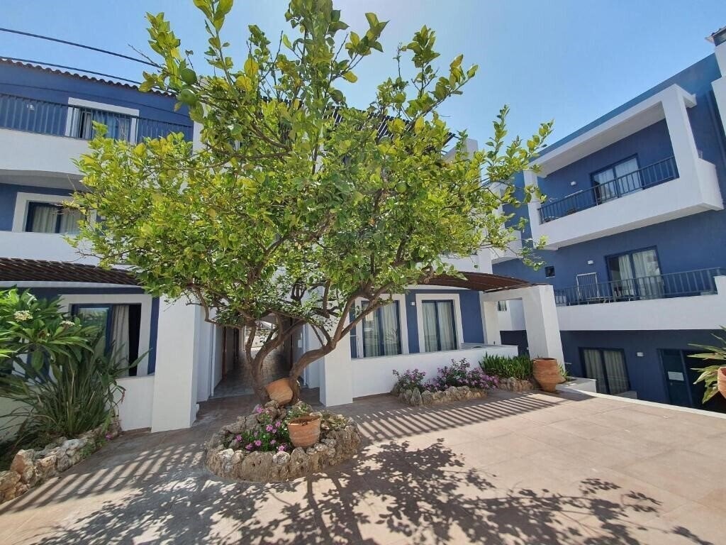 Вид Eleni Beach Hotel 3*