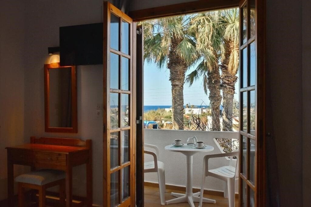 Територія Marie Evans Hotel Apt (ex. Mari-Evans Apts) 3*