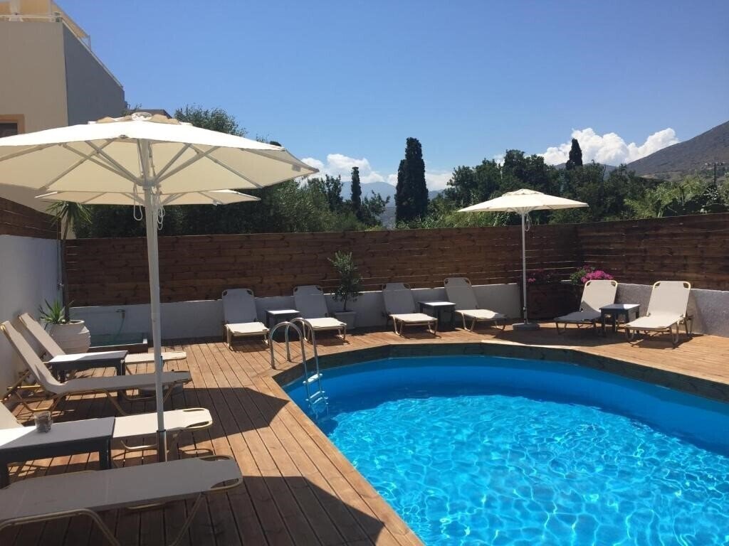 Апартаменти Adamakis Hotel 2*